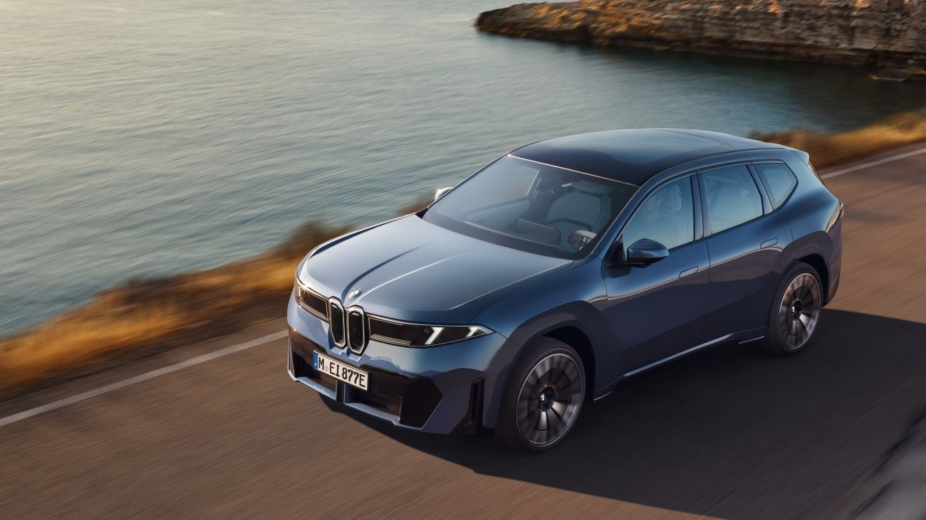Bil fra BMW med rabatt fra Econa i vinterterreng.