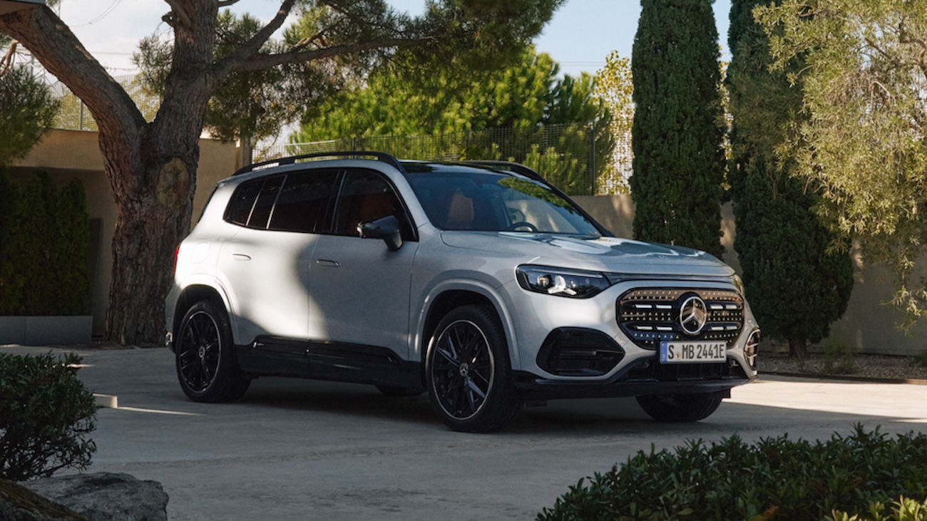 Smilende Econa-medlemmer kjøper bil med rabatt hos Bertel O. Steen