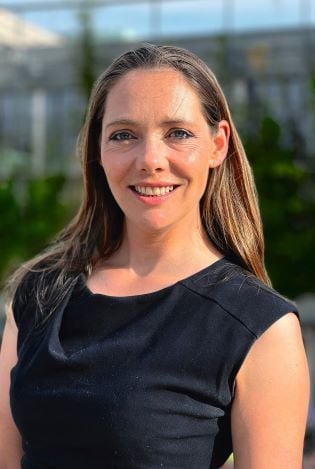 Foto av smilende kvinne.
