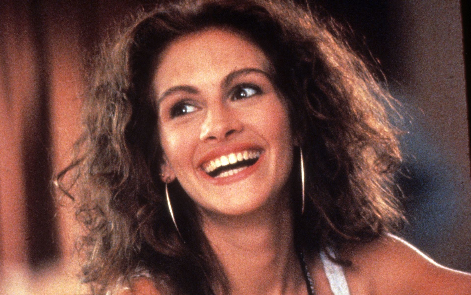 Gammelt bilde av skuespiller Julia Roberts som smiler bredt.